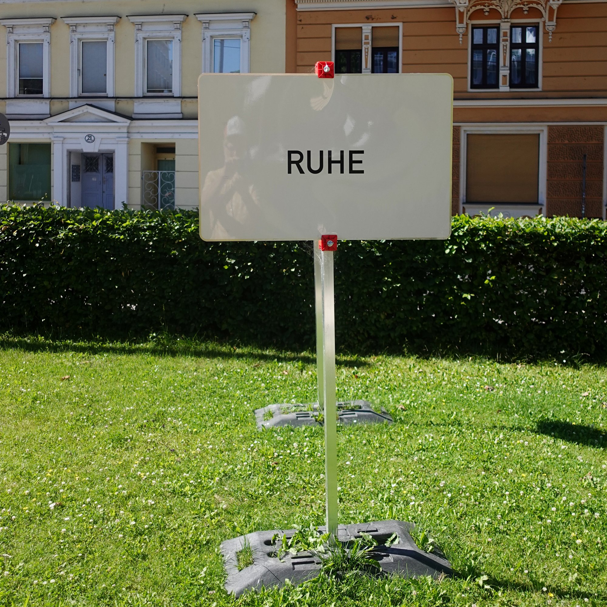 gartenparty mit ausstellungsbesuch