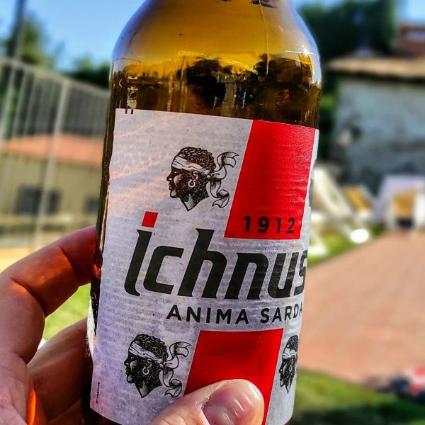 Sardisches Bier in der Toskana am internationalen Tag des Biers.