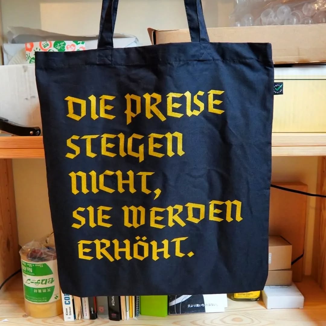 Reposted from @sternstundendeskapitalismus nachladen's got a brand new bag.